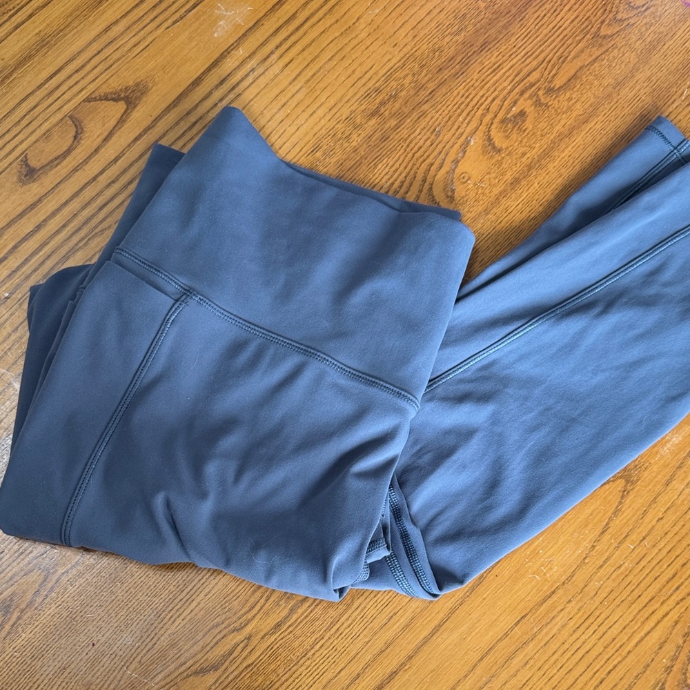 Vuori Women's Leggings in Dark Gray